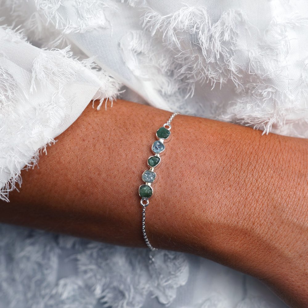 Gemstone bracelet in silver with green and blue raw crystals. Gemstone bracelet with raw Aquamarine and Aventurine crystals.