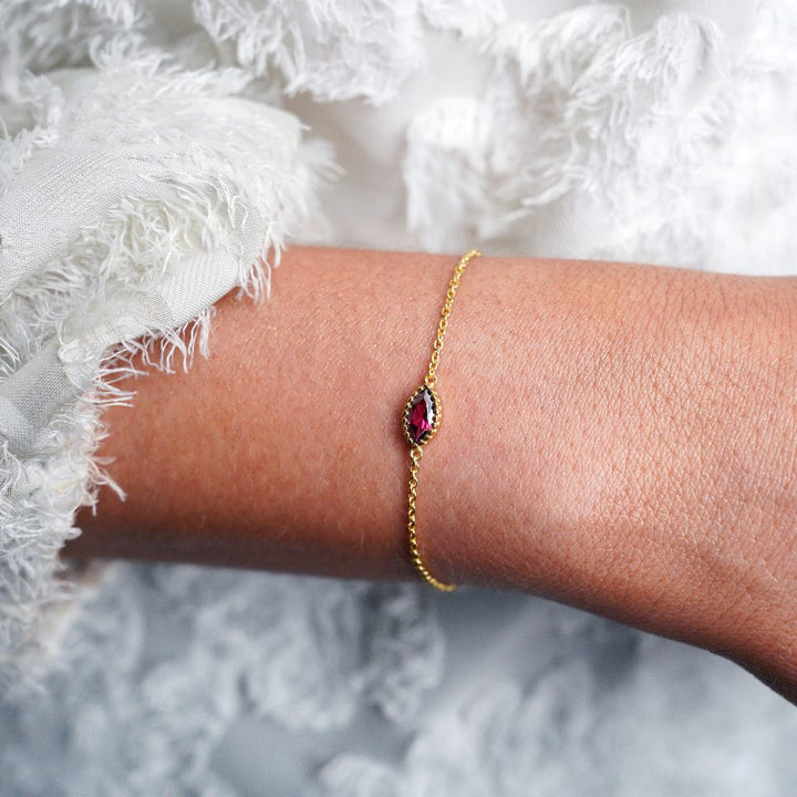 Bracelet Flora One Leaf Rhodolite Gold