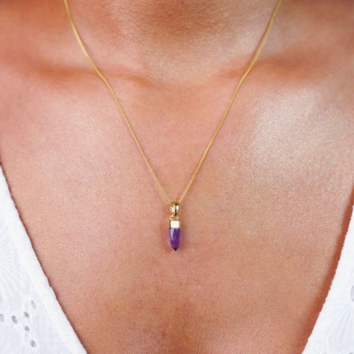 Gold necklace with Amethyst mini point. Amethyst necklace with a mini point with gold details.