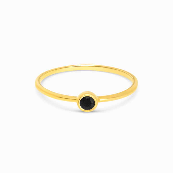 Modern crystal ring with Onyx in gold vermeil. Ring with gemstone Onyx which is a protective stone.