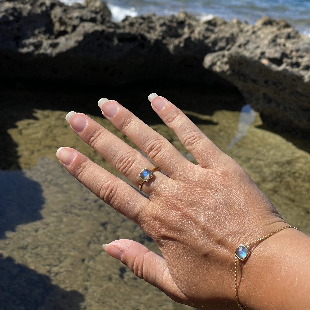 Ring Elegance Labradorite Gold