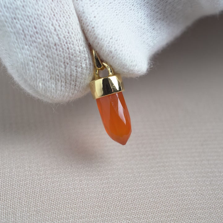 Carnelian mini point pendant in gold. Gemstone jewelry with Carnelian shaped into a mini point with gold details.