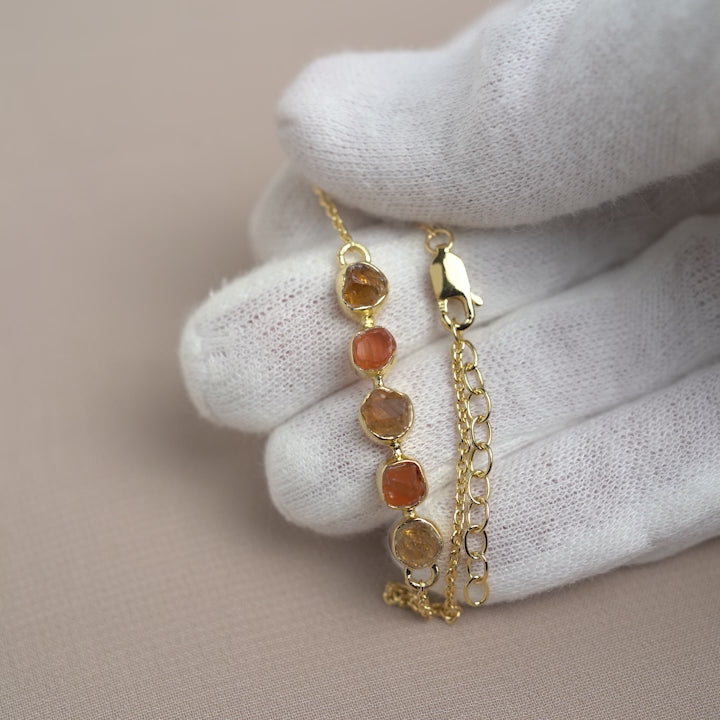 Gemstone bracelet in gold with Carnelian and Citrine. Gold bracelet with yellow Citrine and orange Carnelian crystals.