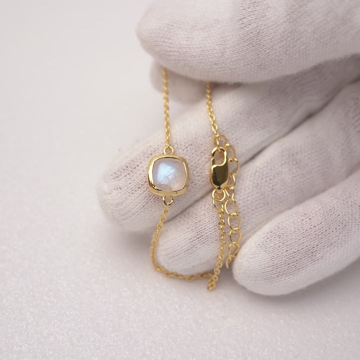 Gold bracelet with Rainbow Moonstone gemstone that has a beautiful blue shimmer. Gemstone bracelet with Moonstone crystal in gold.
