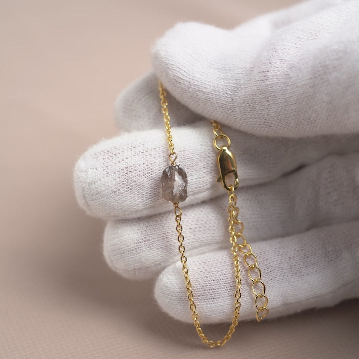 Bracelet in gold with Smoky Quartz in a modern design. Gold bracelet with raw small Smoky Quartz crystal. 