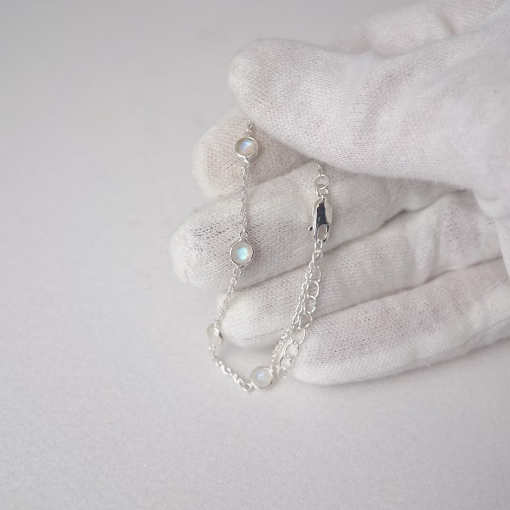 Silver bracelet with magical gemstone Rainbow Moonstone. Crystal bracelet with Moonstone in silver and a endless design.