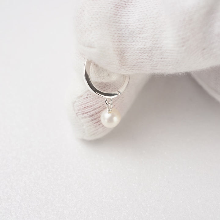 Hoop earrings with pearls in silver. Pearl earrings in a beautiful design.