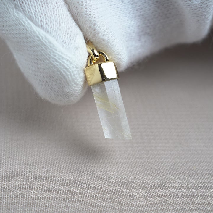 Rutile Quartz pendant in gold. Gemstone point with Rutile Quartz in gold.
