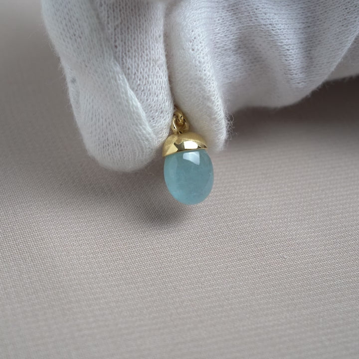 Aquamarine jewelry with gold details. Tumbled Aquamarine pendant to waer with necklace.