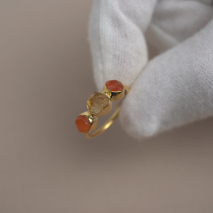 Crystal ring with raw gemstones Citrine and Carnelian in gold. Gemstone ring with raw crystals in gold.