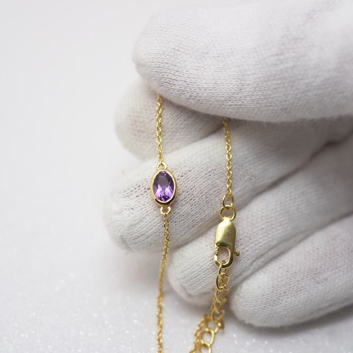 Goldbracelet with gemstone Amethyst. Crystal bracelet with purple gemstone Amethyst.