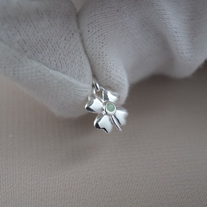 Four-leaf clover charm with gemstone Chrysoprase in sterling silver. Birthstone charm with green crystal in four-leaf clover symbol.