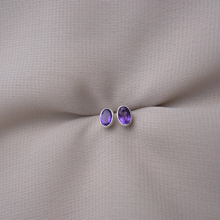 Crystal earrings with gemstone Amethyst, the birtstone of February. Gemstone earrings with purple Amethyst crystal.