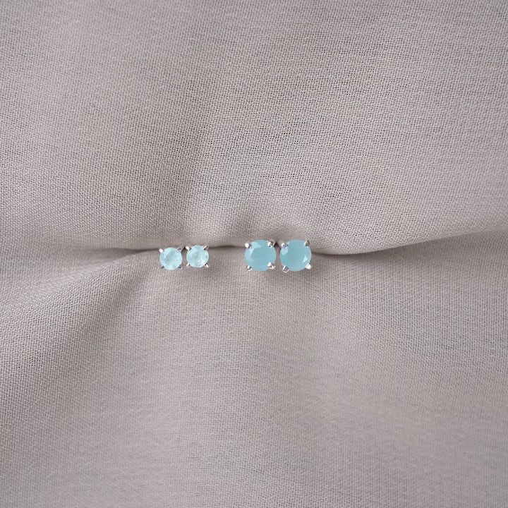 Aquamarine crystal studs in a classy design. Gemstone earrings with Aquamarine with silver details.