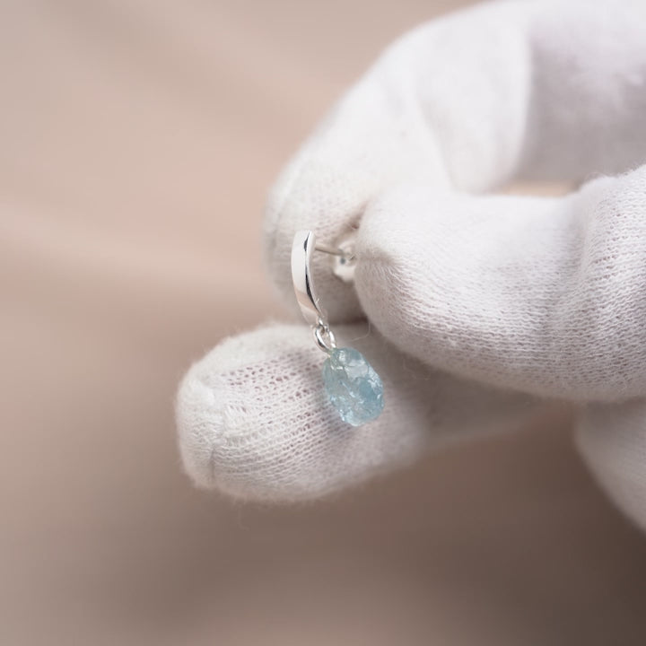 Raw Aquamarine earrings in silver. Beautiful gemstone earrings with raw Aquamarine.