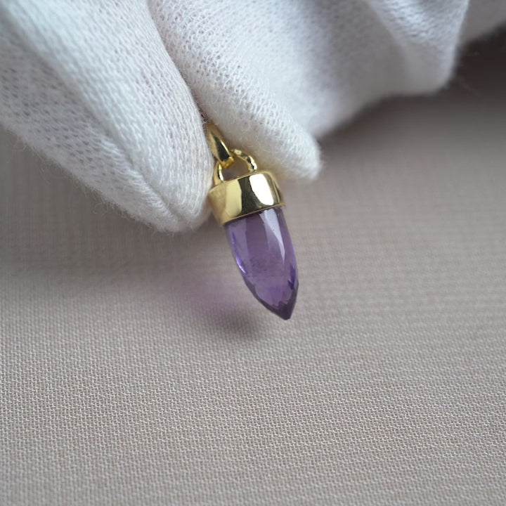 Gemstone mini point pendant with Amethyst in gold. Gemstone jewelry to have in a necklace with Amethyst.