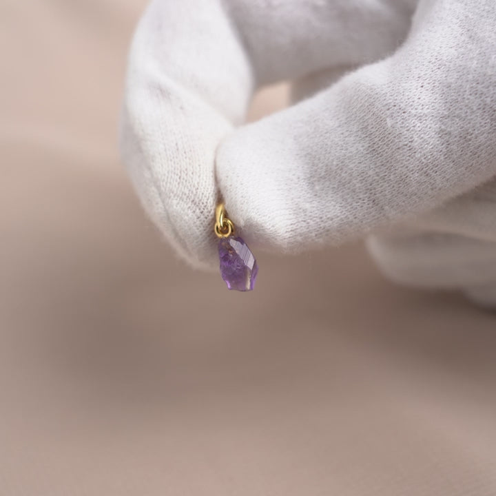 Gemstone pendant with Amethyst with gold details. Amethyst charm in gold.