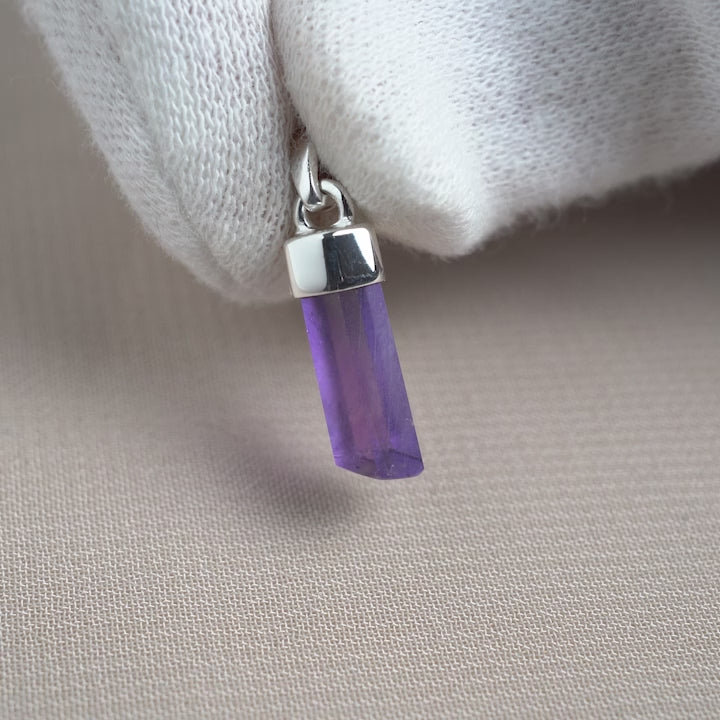 Amethyst pendant in silver. Gemstone medium point pendant with purple crystal Amethyst.