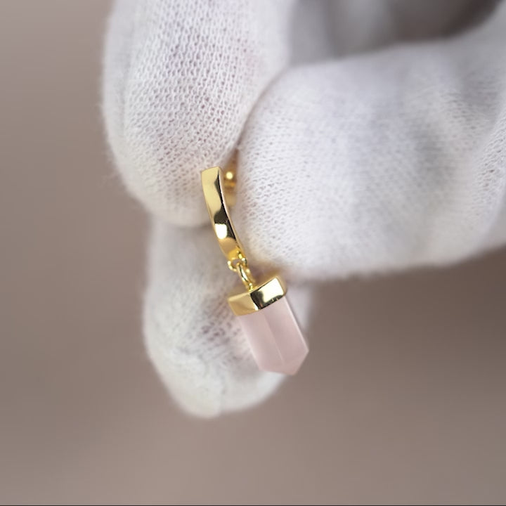 Rose Quarts earrings in gold. Beautiful and modern Rose Quartz earrings in gold.