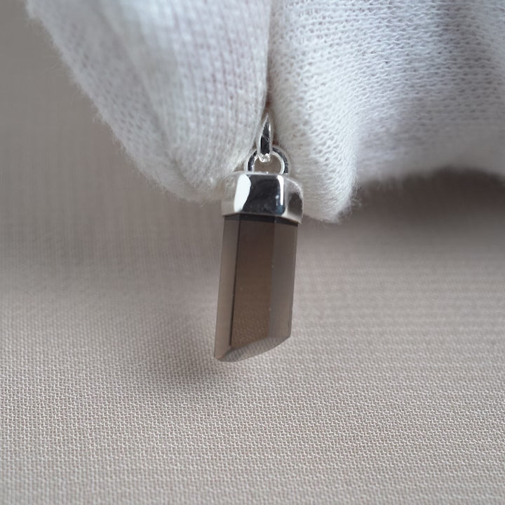 Crystal pendant with Smoky Quartz that protects against negative energies, perfect to wear as a necklace.