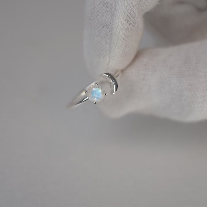 Luna ring in sterling silver. Gemstone ring with a crescent moon and magical crystal Moonstone.