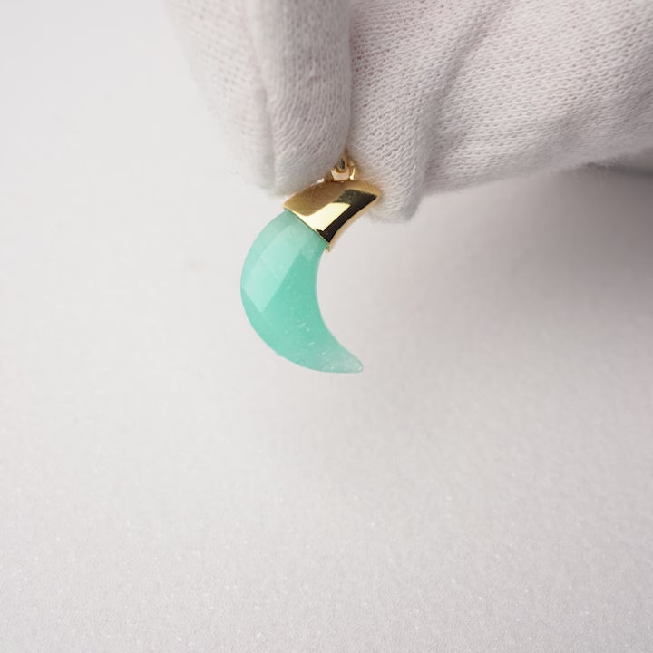 Gemstone Moon pendant wich Amazonite. Turquoise crystal pendant shaped as a moon in Amazonite gemstone.