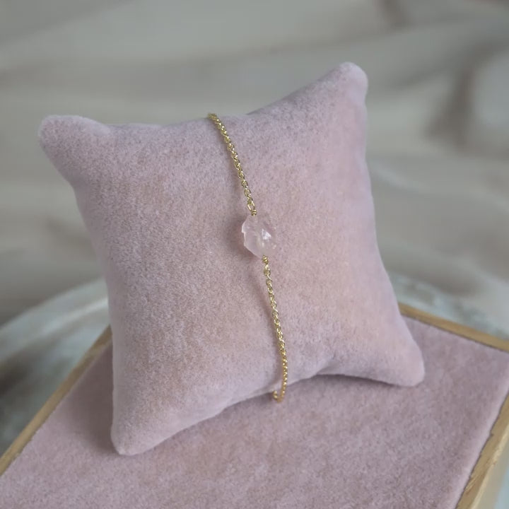 Gold bracelet with small pink crystal Rose Quartz. Bracelet in gold with a pink raw gemstone Rose Quartz.