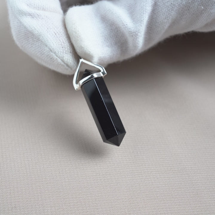 Gemstone pendant with Onyx point in silver. Crystal jewelry with Onyx pendant in point shape.