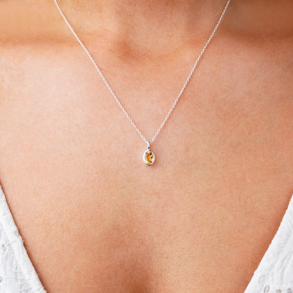 Jewelry with Citrine in silver to wear as a necklace. Crystal jewelry with Citrine which stands for positivity and happiness.