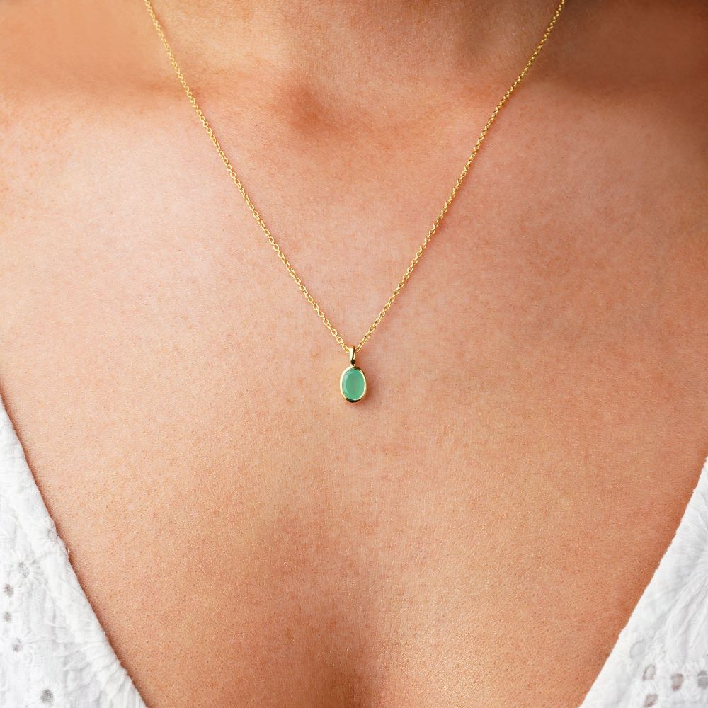 Necklace with green gemstone Chrysoprade, which is the birthstone of May. Jewelry with green crystal Chrysoprase to wear as a necklace in gold.