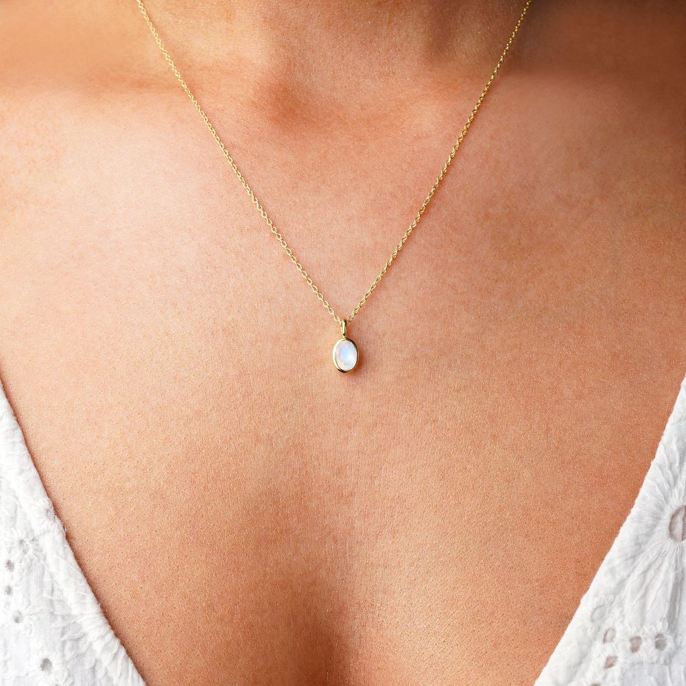 Gold necklace with Rainbow Moonstone, which is June's birthstone. Necklace with Moonstone in gold, which stands for feminine power, calm and energy.
