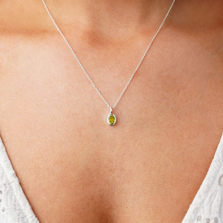 Crystal jewelry with green Peridot, which is the birthstone for August. Necklace with green gemstone Peridot in silver.