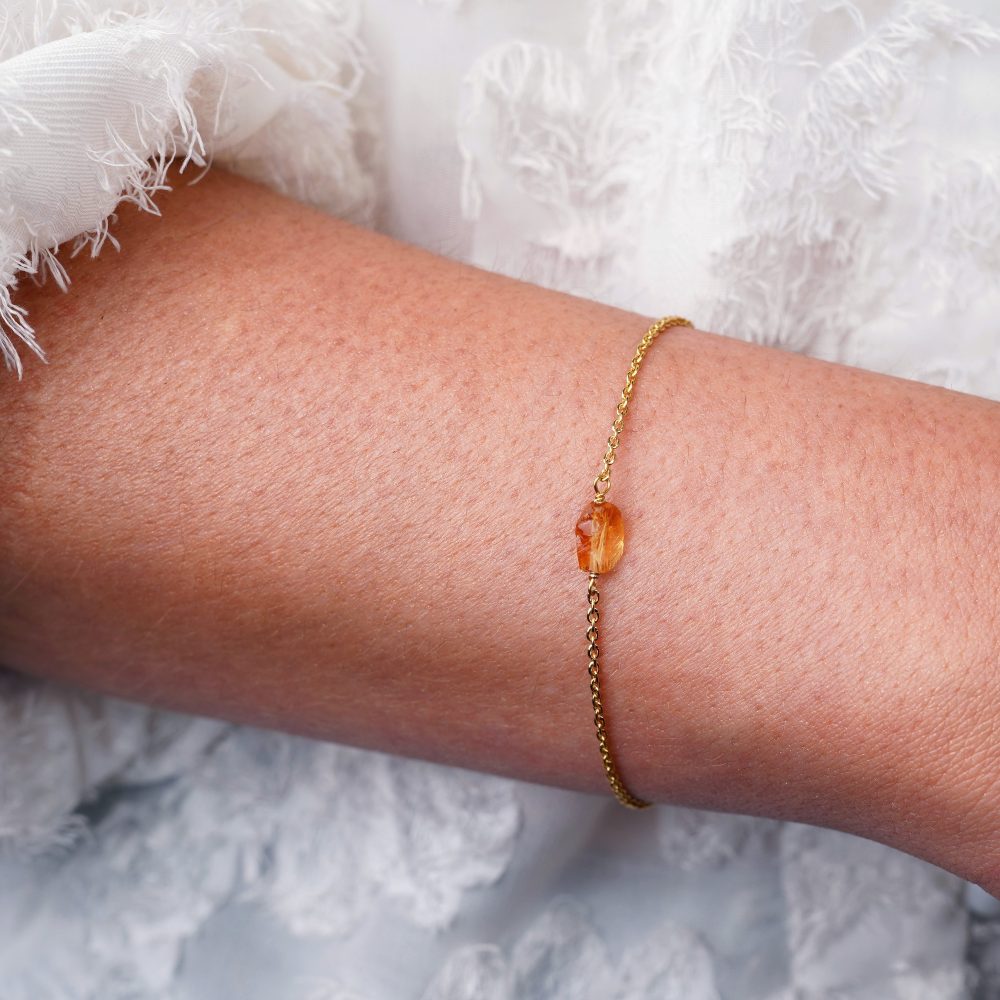 Gold bracelet with Citrine crystal. Crystal bracelet in gold with raw citrine.