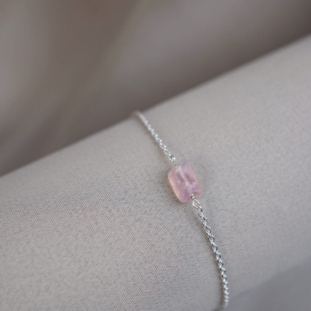 Crystal bracelet in silver and with pink gemstone Rose Quartz. Silver bracelet with pink crystal Rose quartz that symbolizes love.