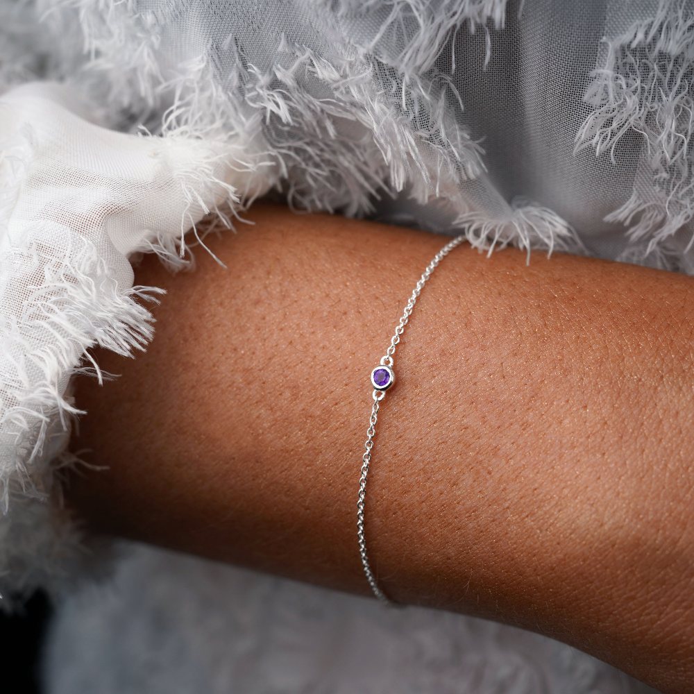 Crystal bracelet with Amethyst. Jewelry with gemstones, purple amethyst.