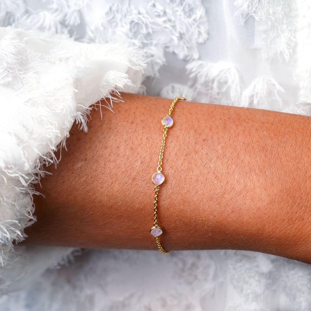 Bracelet with Moonstone in gold. Crystal bracelet with Rainbow Moonstone in gold.