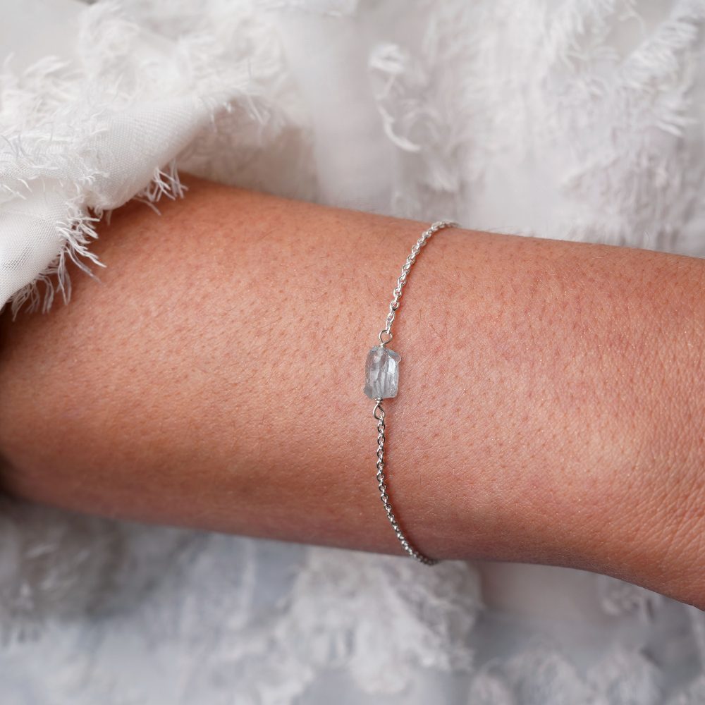 Aquamarine bracelet in silver. Silver bracelet with raw crystal Aquamarine.