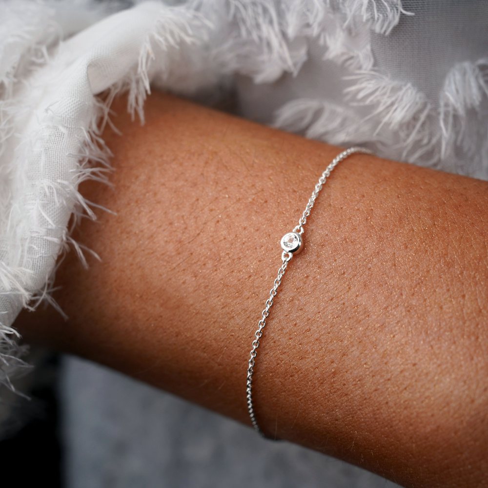 Crystal bracelet with White Topaz crystal. Bracelet in silver with beautiful White Topaz gemstone.