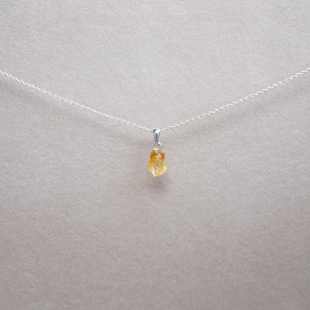 Silver necklace with gemstone Citrine. Necklace in silver with a yellow stone called Citrine.