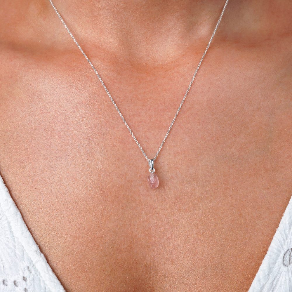 Necklace with raw Rose quartz in silver. Gemstone necklace with Rose quartz that symbolizes love.