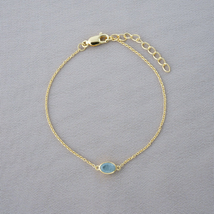  Gold bracelet with March's birthstone Aquamarine, which has a blue color. Crystal bracelet with blue crystal Aquamarine in gold.
