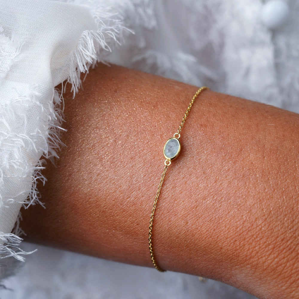  March  birthstone bracelet in gold with crystal Aquamarine. Crystal bracelet in gold with blue gemstone Aquamarine.