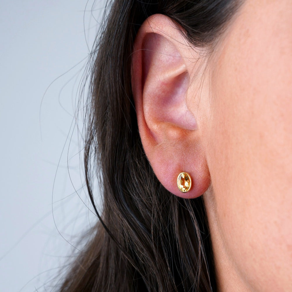 Crystal jewelry earrings November birthstone Citrine. Crystal earrings in gold with Citrine.