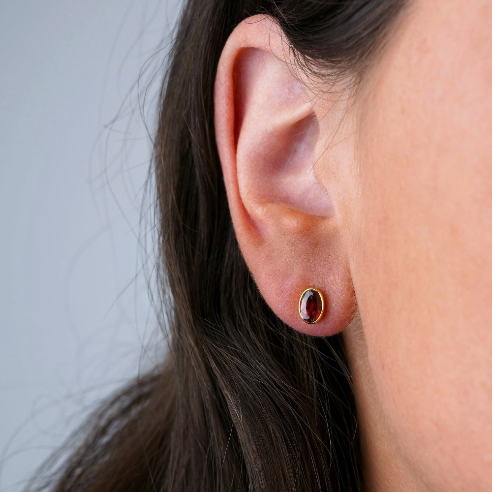Gold earrings with red crystal Garnet. Gemstone earrings with January birthstone Garnet in gold.