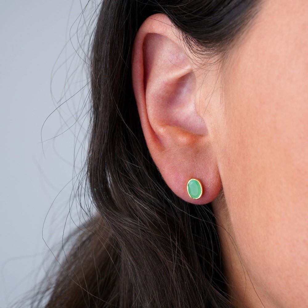 Gold earrings with May birthstone Chrysoprase. Earrings with green crystal chrysoprase in gold.