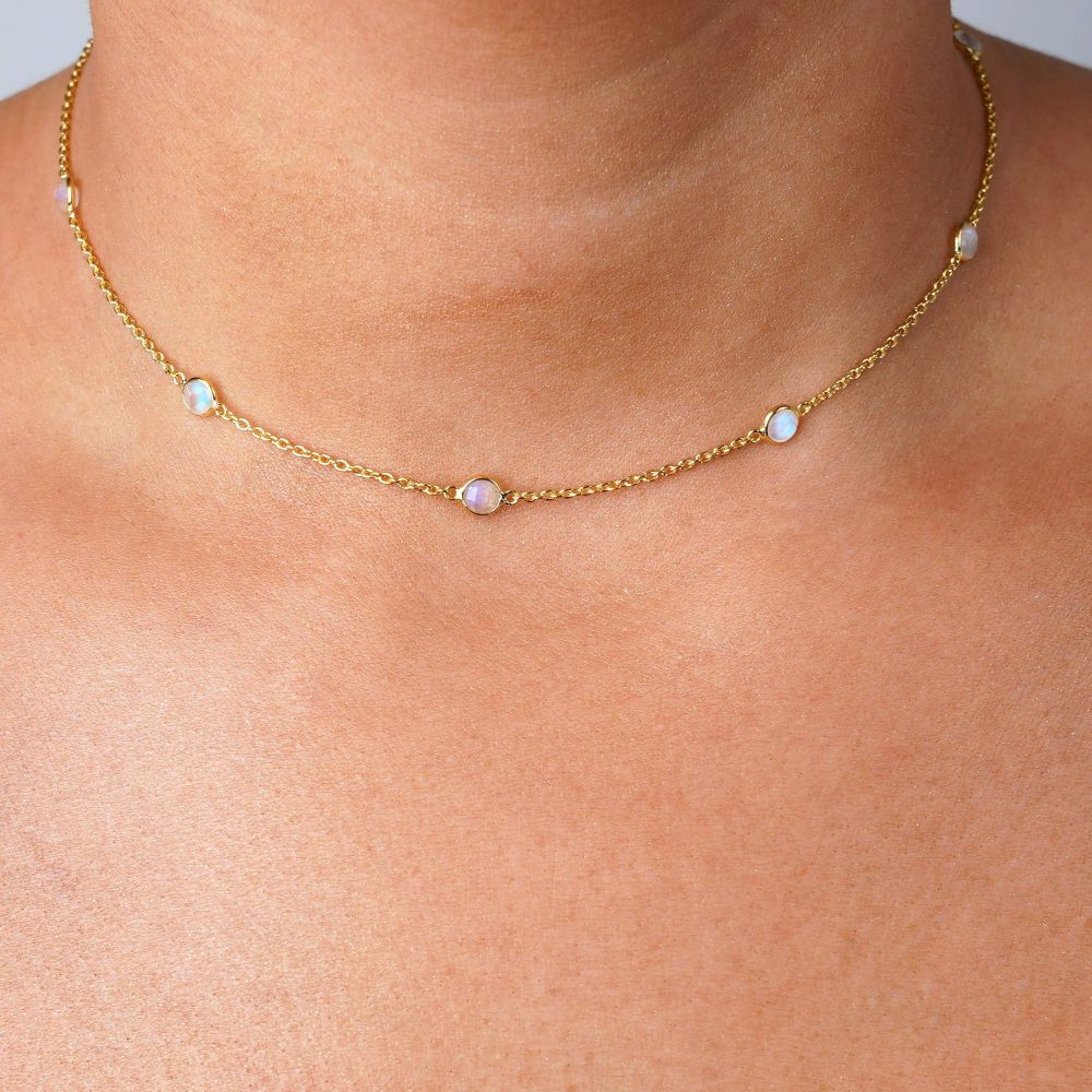 Necklace with Rainbow Moonstone in gold. Crystal necklace with Moonstone gemstones in gold.