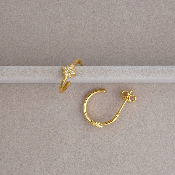 Modern star earrings with White Topaz crystals. Gemstone earrings in gold with star.