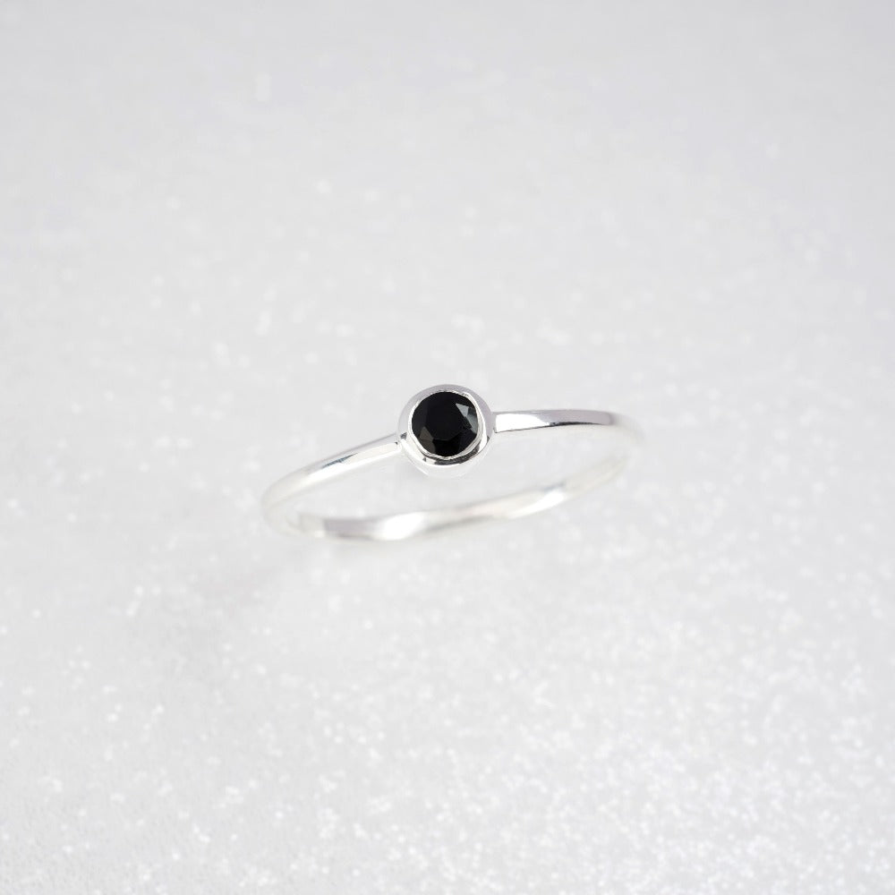 Silver ring with crystal Onyx. Ring with black gemstone Onyx in sterling silver 925.