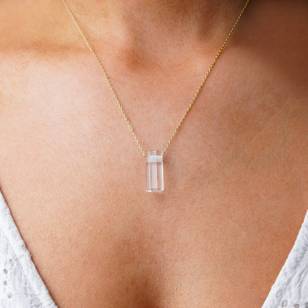 Gold necklace with Clear Quartz. Simple jewelry with Clear Quartz to wear as a necklace.