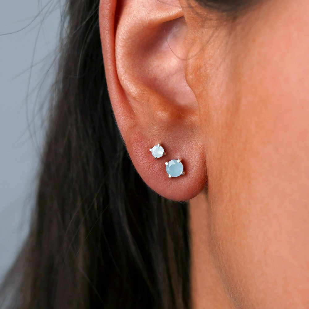 Stud earrings with blue gemstone Aquamarine with silver details. Crystal earrings with Aquamarine, which is a blue crystal.